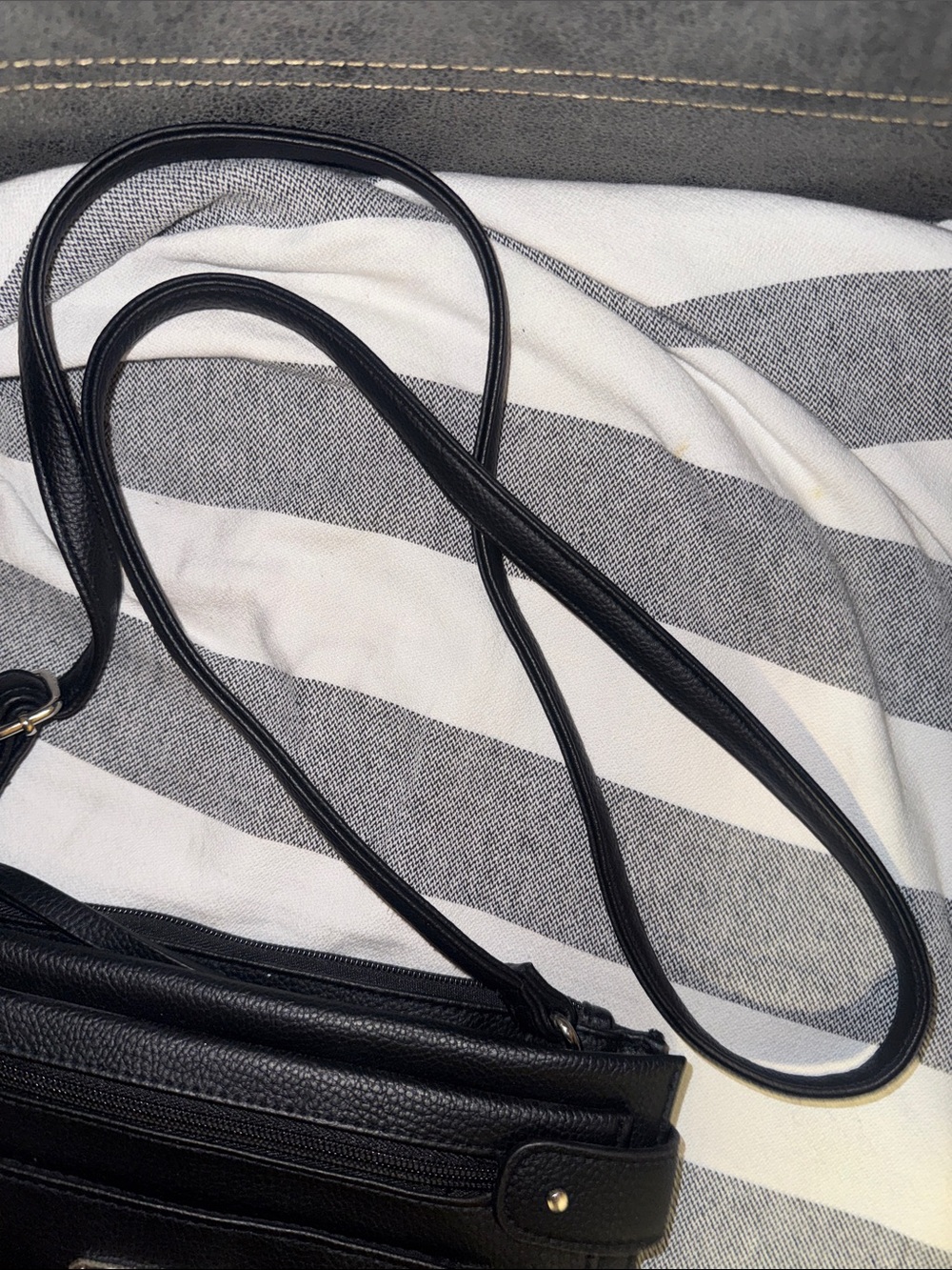 Rosetti black purse multiple compartments adjustable straps - Picture 15 of 15